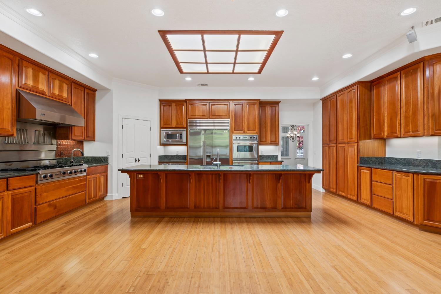 Detail Gallery Image 35 of 77 For 5000 Peach Blossom Ln, Oakdale,  CA 95361 - 5 Beds | 3/1 Baths