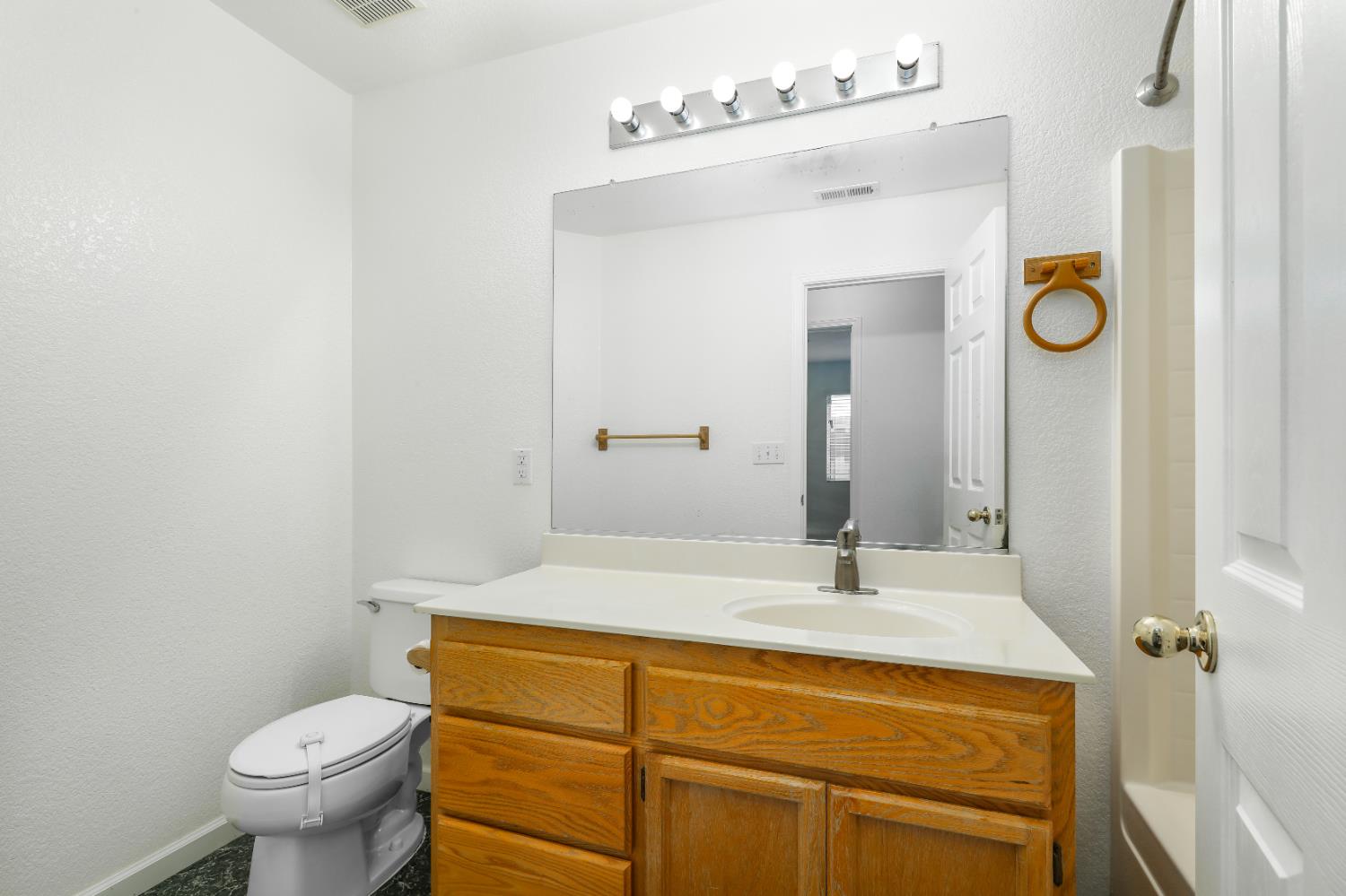 Detail Gallery Image 12 of 35 For 9134 Bungalow Way, Elk Grove,  CA 95758 - 3 Beds | 2 Baths
