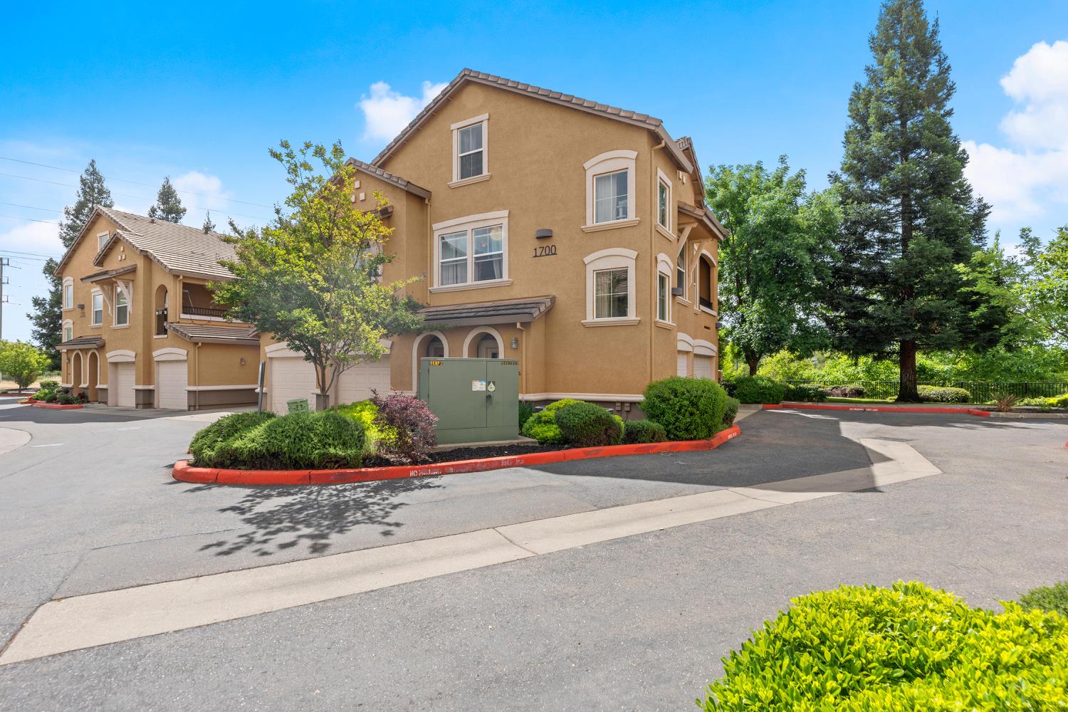Vessona Circle #1717, Folsom, California image 33