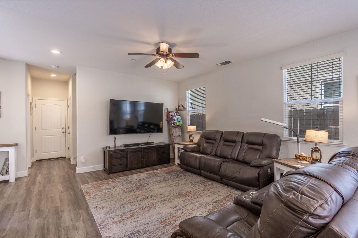 Detail Gallery Image 6 of 34 For 3905 Lookout Dr, Modesto,  CA 95355 - 3 Beds | 2/1 Baths