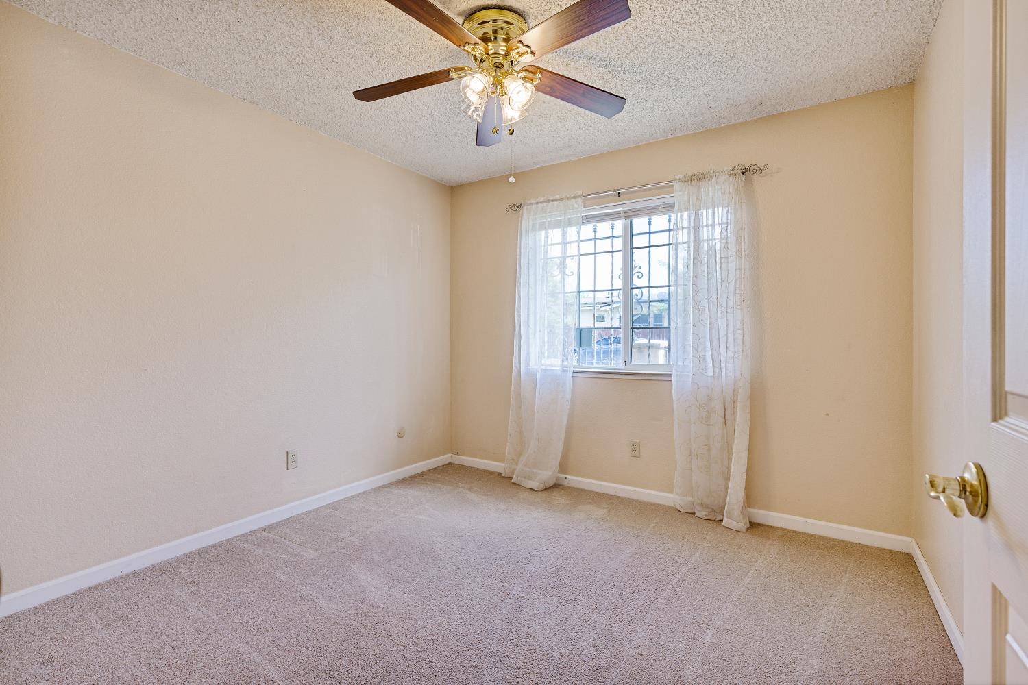 Detail Gallery Image 18 of 44 For 1761 Sikh Temple St, Stockton,  CA 95206 - 4 Beds | 2 Baths