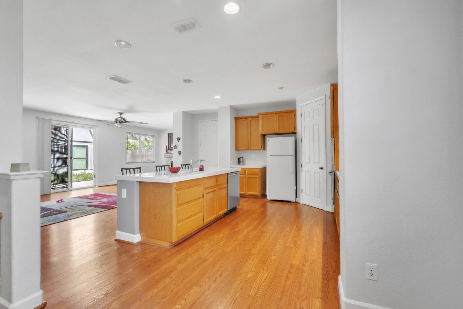 Detail Gallery Image 13 of 43 For 1073 Bronco Dr, Plumas Lake,  CA 95961 - 4 Beds | 2 Baths