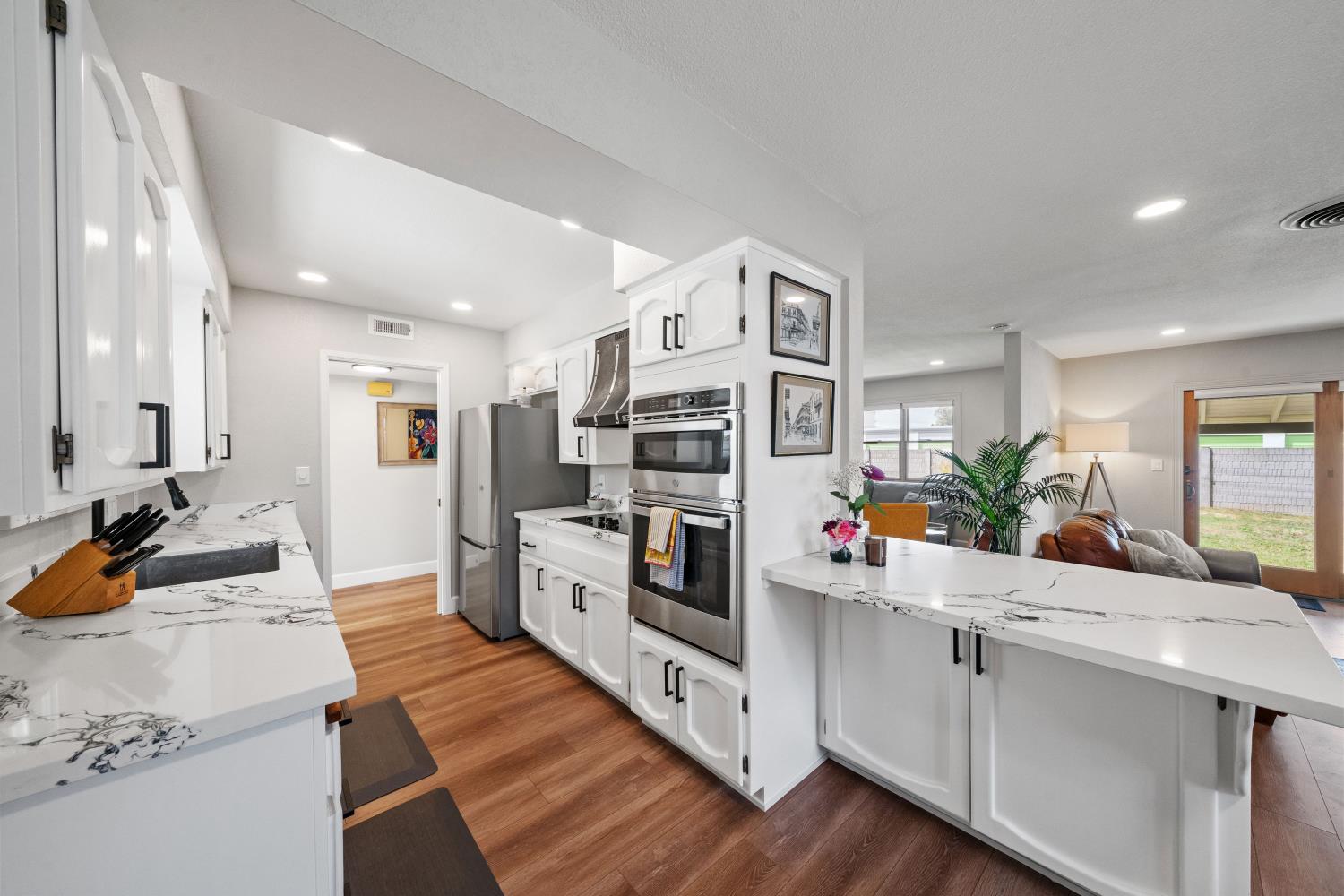 Detail Gallery Image 16 of 31 For 7037 Wilshire Cir, Sacramento,  CA 95822 - 3 Beds | 2 Baths