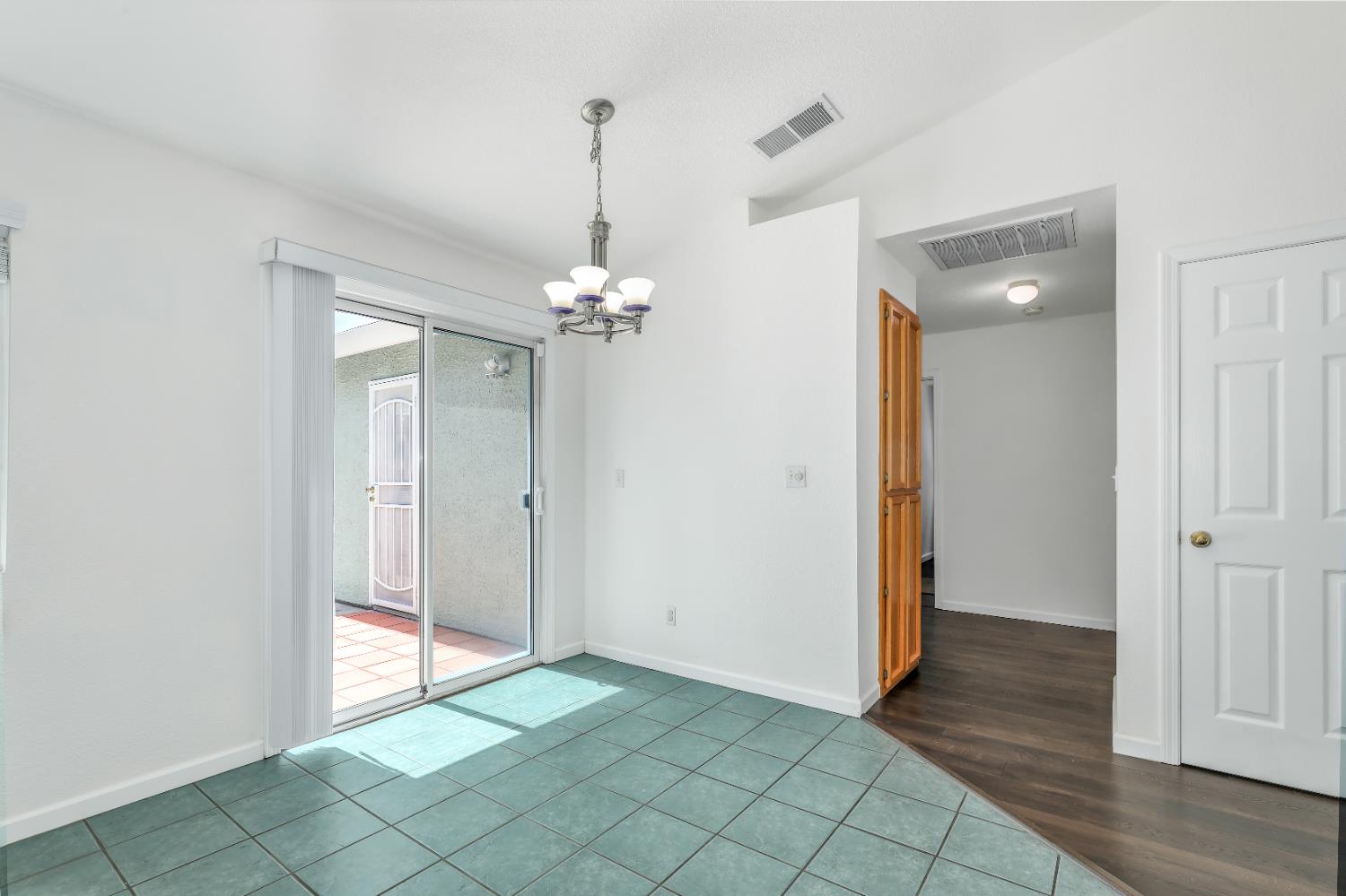 Detail Gallery Image 20 of 35 For 9134 Bungalow Way, Elk Grove,  CA 95758 - 3 Beds | 2 Baths
