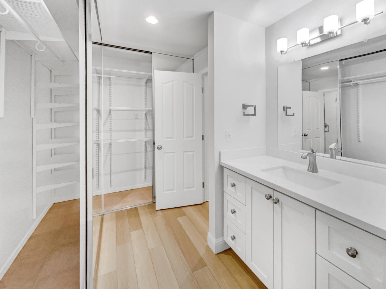 Photo #7: 225062142 Listing: Photo #7