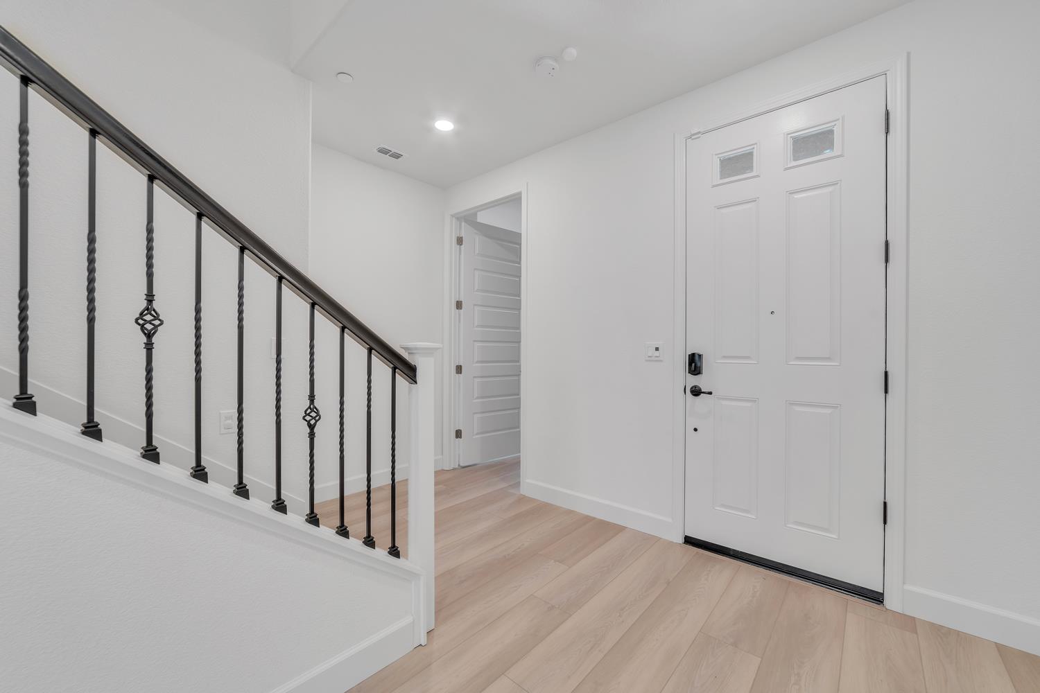 Detail Gallery Image 6 of 61 For 5092 Gold Rush Dr, Folsom,  CA 95630 - 4 Beds | 3/1 Baths