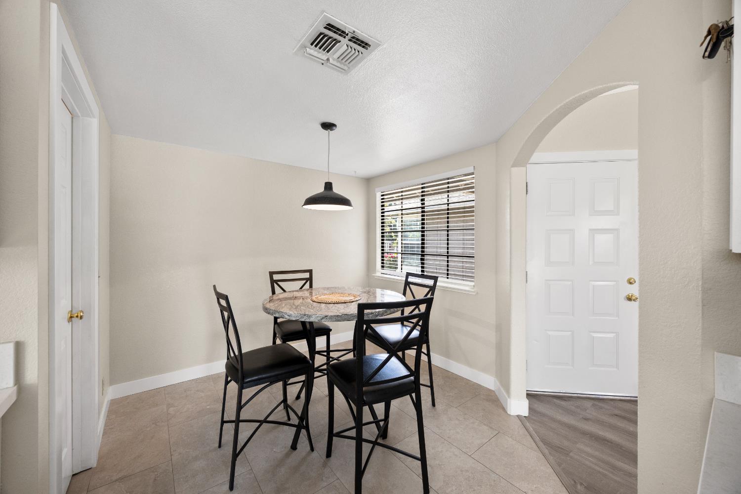 Detail Gallery Image 11 of 30 For 7246 Foxfield Way, North Highlands,  CA 95660 - 3 Beds | 2 Baths