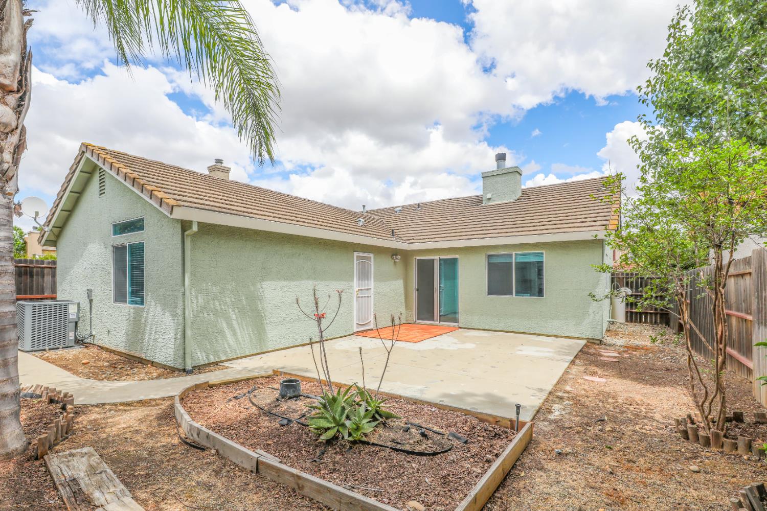 Detail Gallery Image 5 of 35 For 9134 Bungalow Way, Elk Grove,  CA 95758 - 3 Beds | 2 Baths