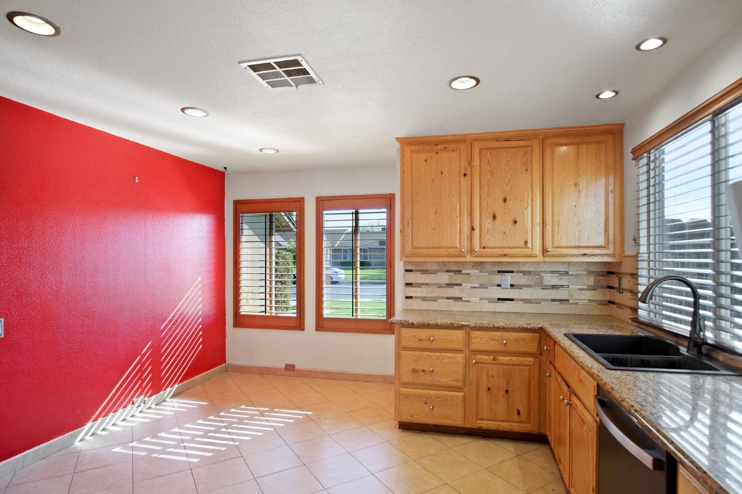 Detail Gallery Image 6 of 25 For 50 Willowood Dr, Oakdale,  CA 95361 - 3 Beds | 2 Baths