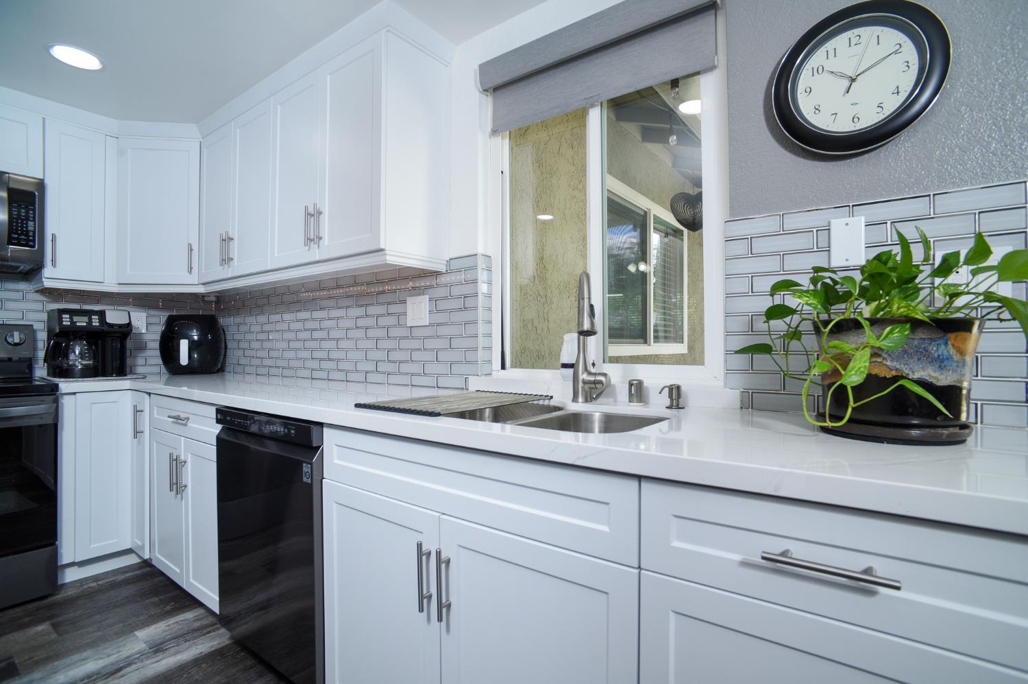 Detail Gallery Image 15 of 46 For 630 Grider Dr, Roseville,  CA 95678 - 3 Beds | 2 Baths