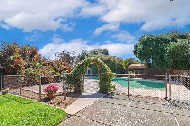 Detail Gallery Image 37 of 49 For 51 Tristan Cir, Sacramento,  CA 95823 - 5 Beds | 2/1 Baths