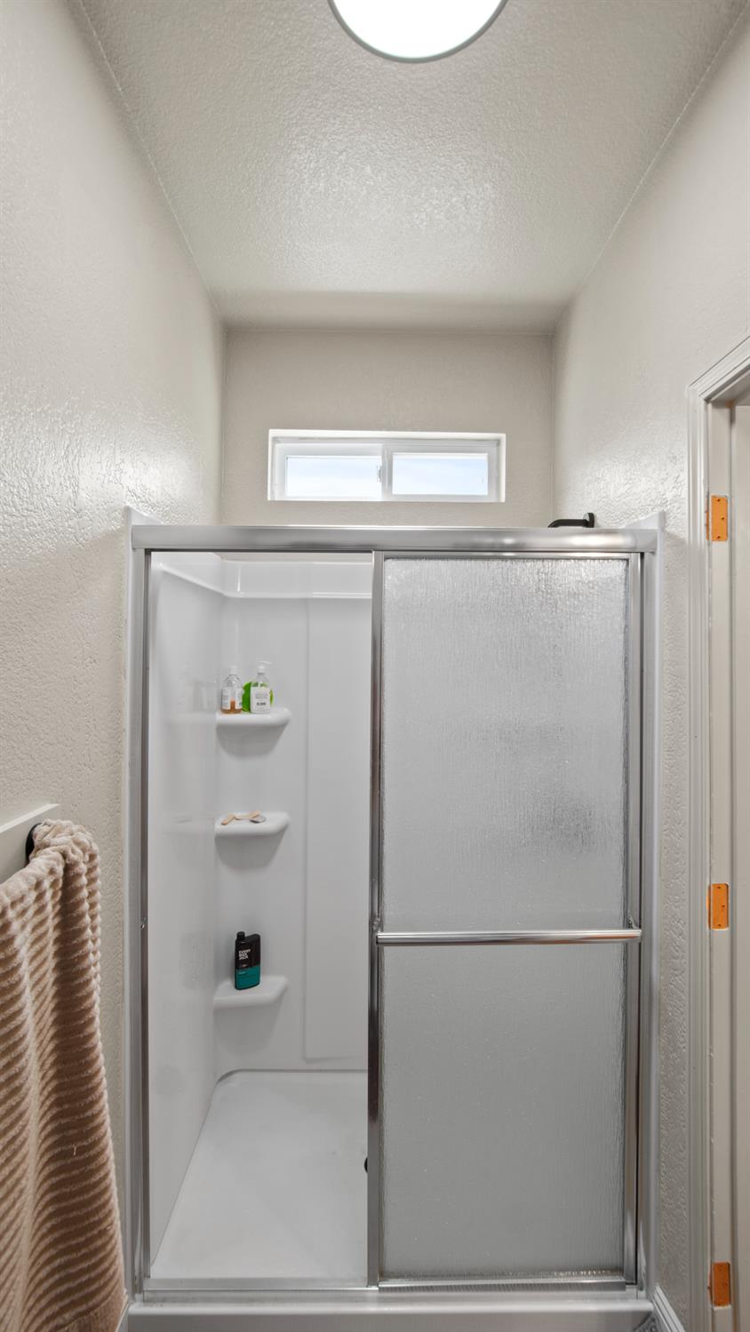 Detail Gallery Image 14 of 29 For 1327 Pippen Ln, Lodi,  CA 95242 - 3 Beds | 2/1 Baths