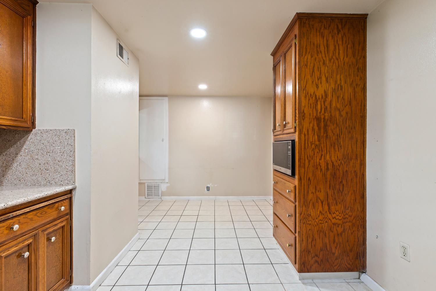 Detail Gallery Image 12 of 43 For 2037 Wally Ct, Modesto,  CA 95350 - 3 Beds | 3 Baths
