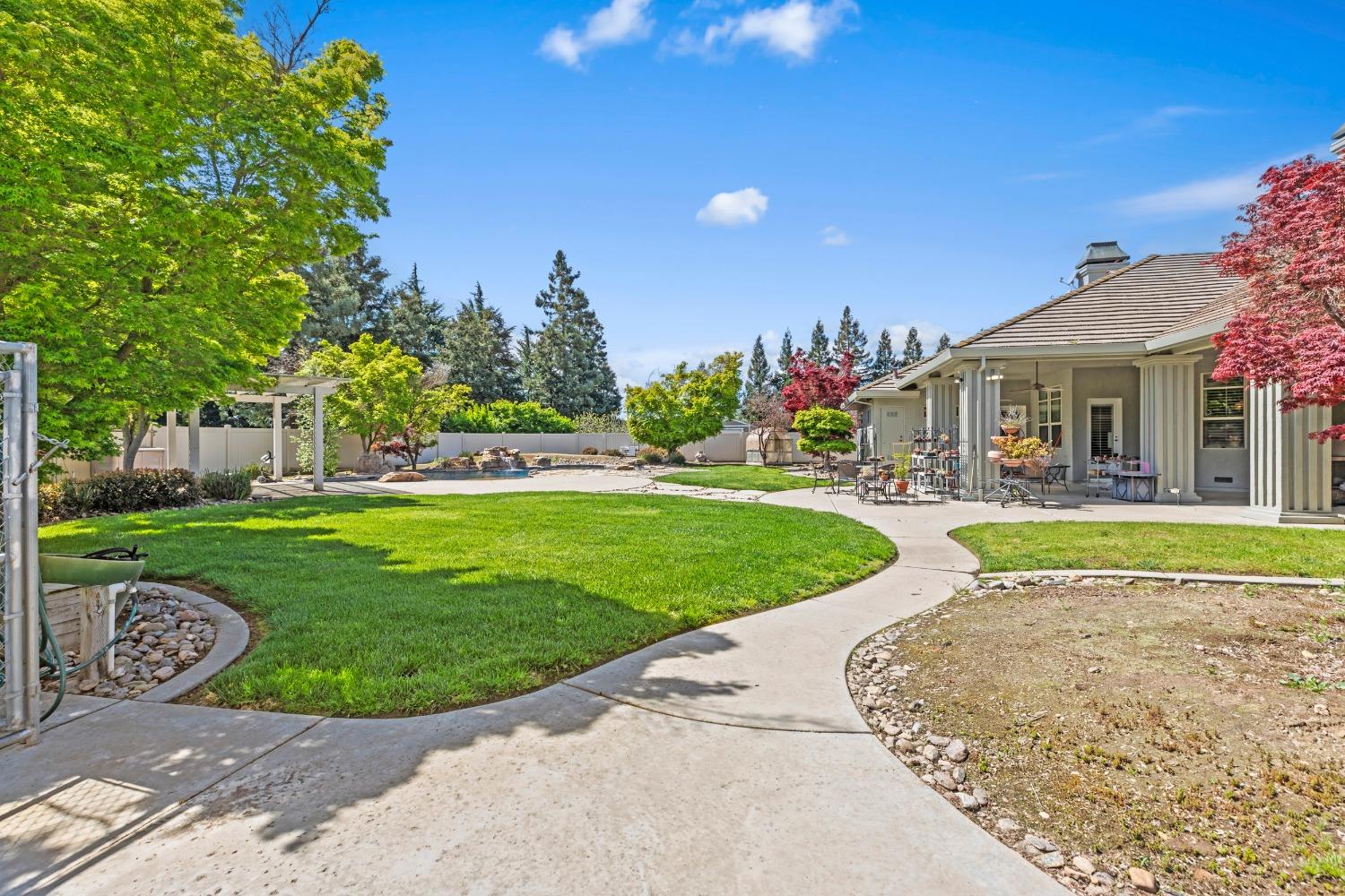 Detail Gallery Image 18 of 77 For 5000 Peach Blossom Ln, Oakdale,  CA 95361 - 5 Beds | 3/1 Baths