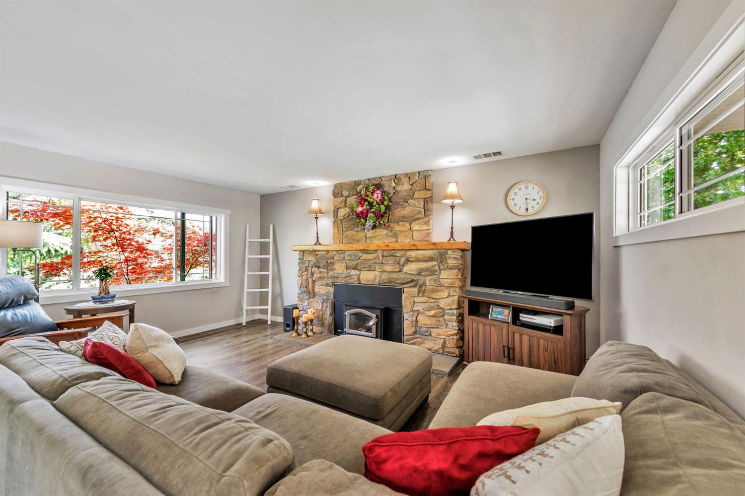 Detail Gallery Image 4 of 41 For 22175 Placer Hills Rd, Colfax,  CA 95713 - 6 Beds | 3 Baths