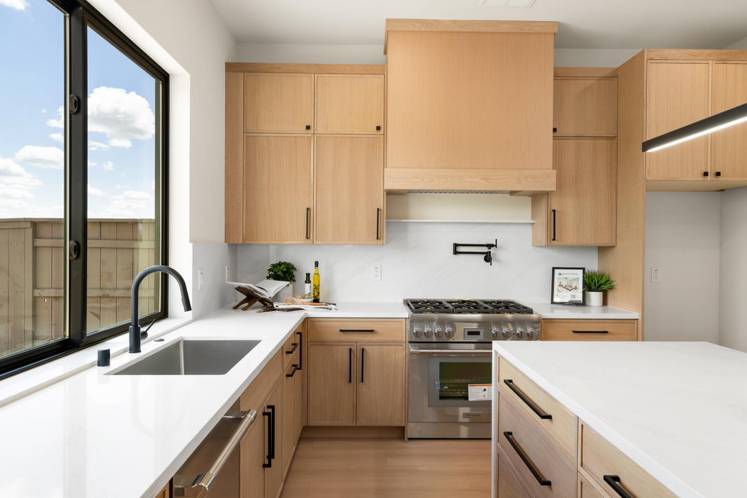 Detail Gallery Image 18 of 59 For 407 East St, Roseville,  CA 95678 - 4 Beds | 4 Baths