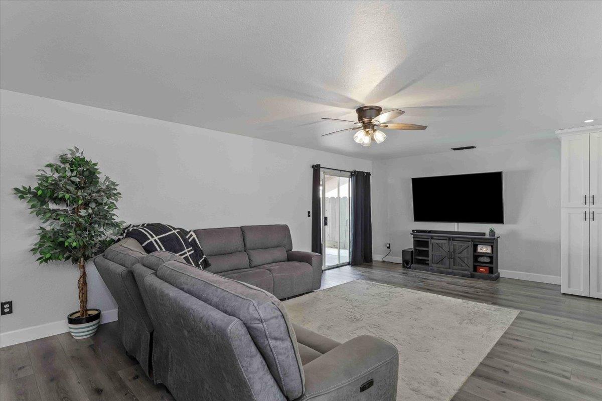 Detail Gallery Image 8 of 38 For 48 Obsidian Dr, Oakdale,  CA 95361 - 3 Beds | 2 Baths