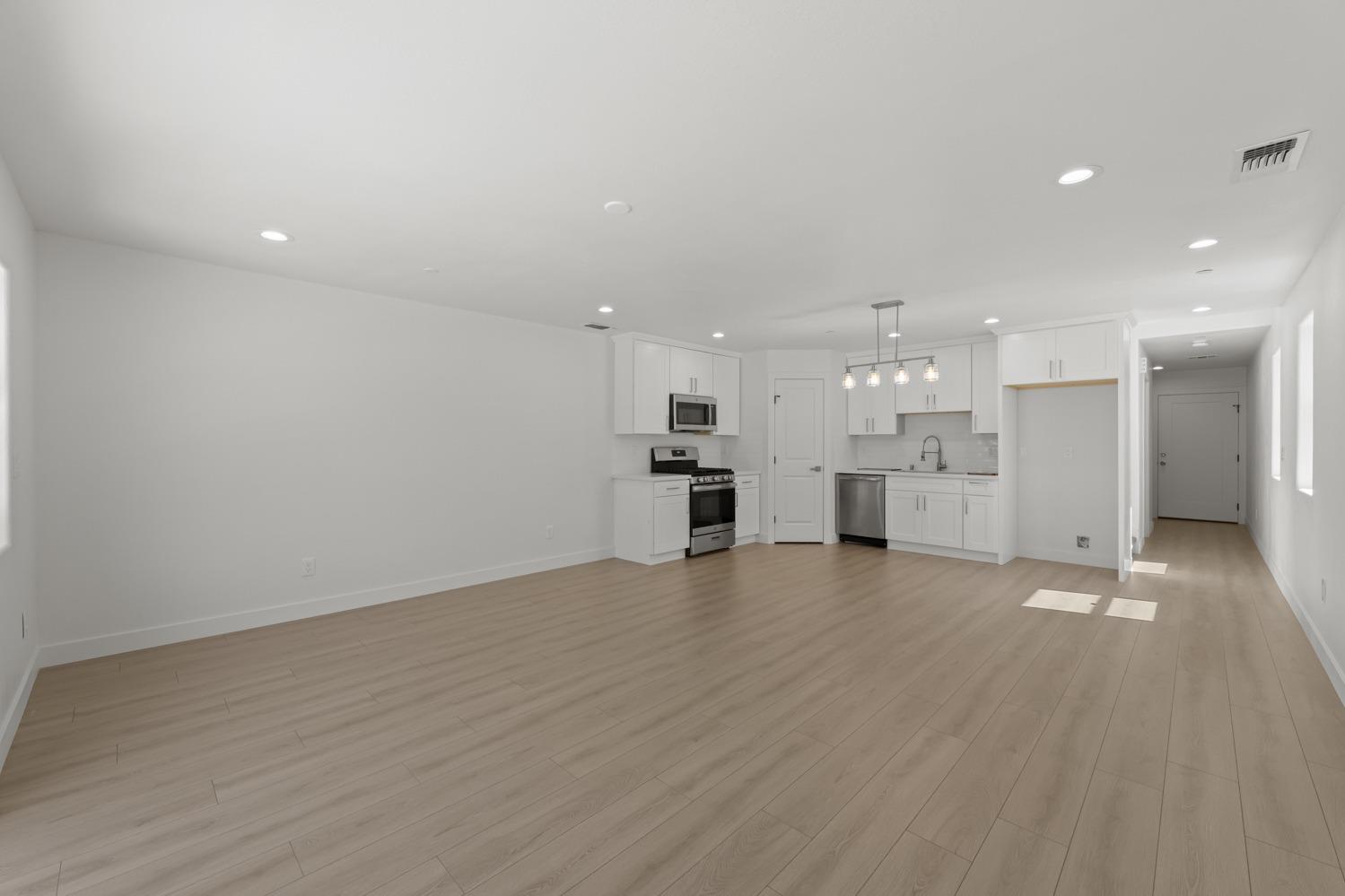 Detail Gallery Image 5 of 33 For 2565 Lexington St, Sacramento,  CA 95815 - – Beds | – Baths