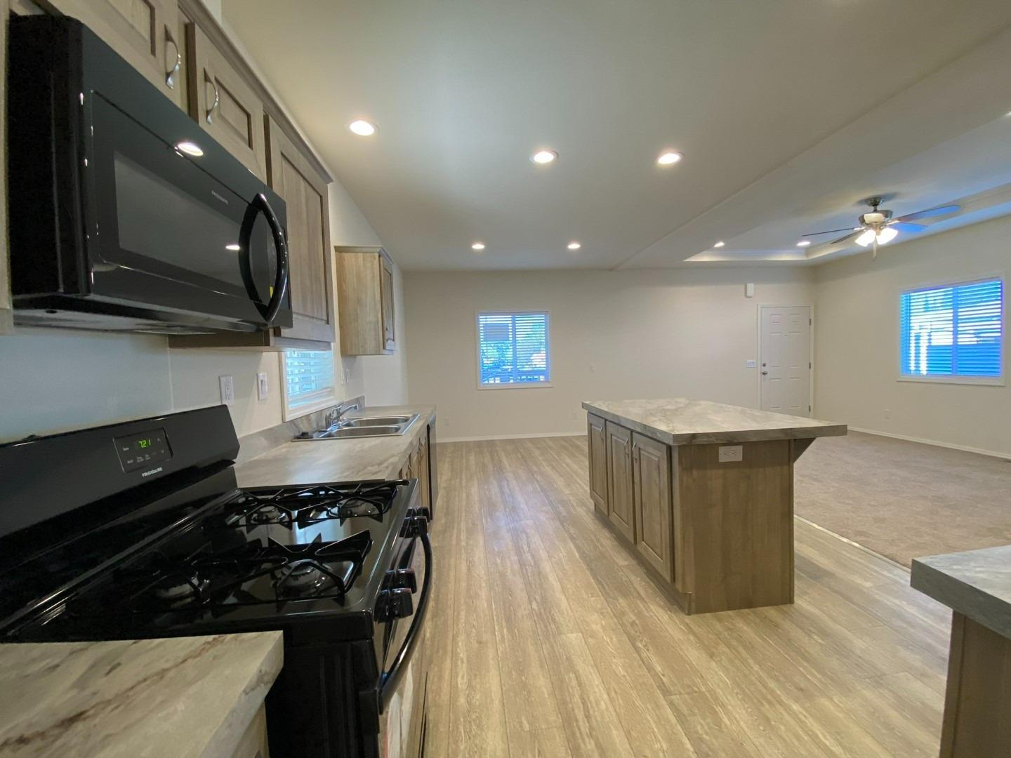 Detail Gallery Image 4 of 20 For 13 Casa Grande Dr, Red Bluff,  CA 96080 - 2 Beds | 2 Baths