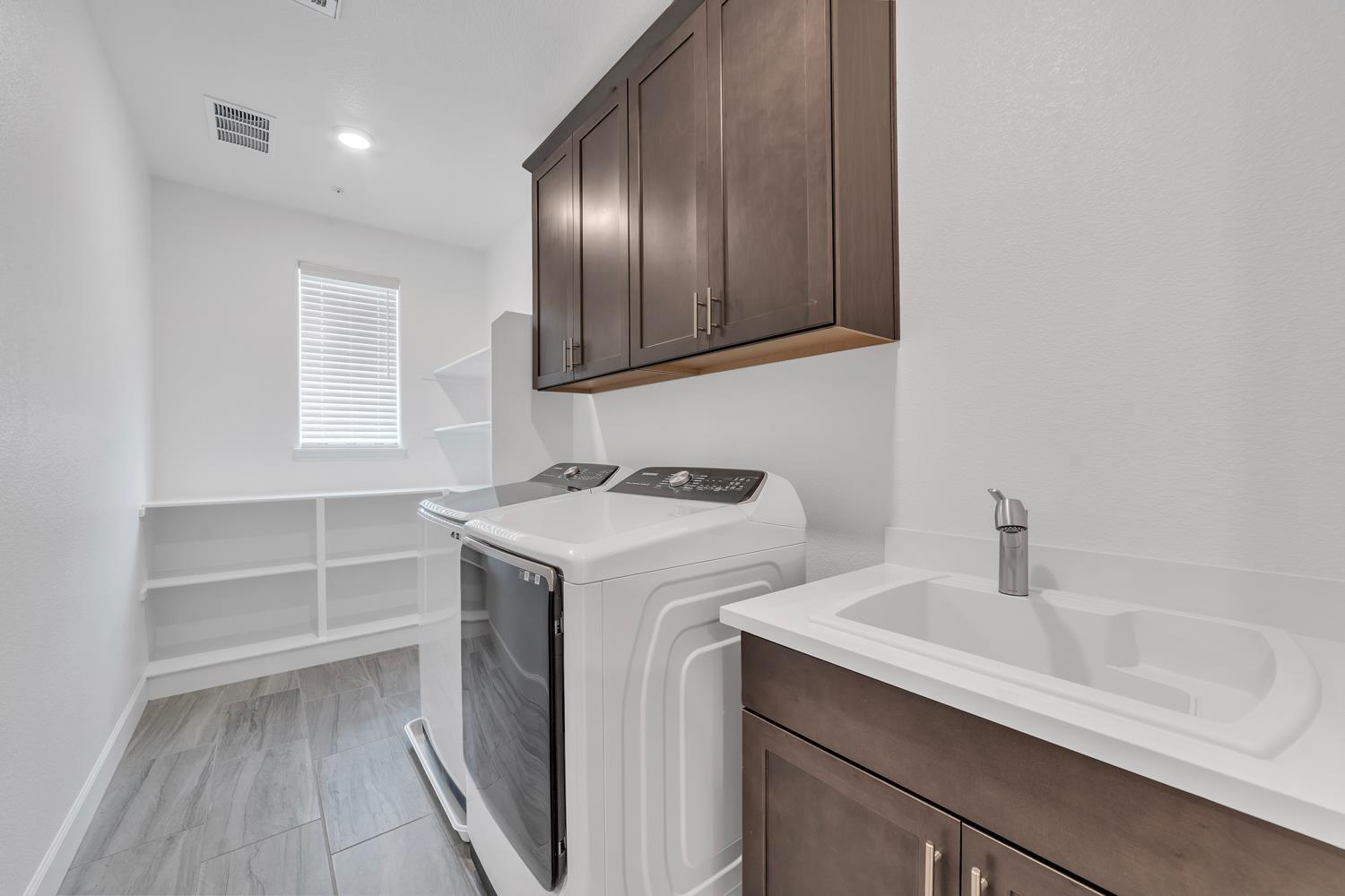 Detail Gallery Image 34 of 61 For 5092 Gold Rush Dr, Folsom,  CA 95630 - 4 Beds | 3/1 Baths