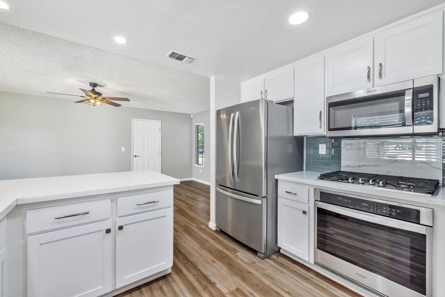 Detail Gallery Image 16 of 34 For 3203 Osuna Way, Sacramento,  CA 95833 - 3 Beds | 2 Baths