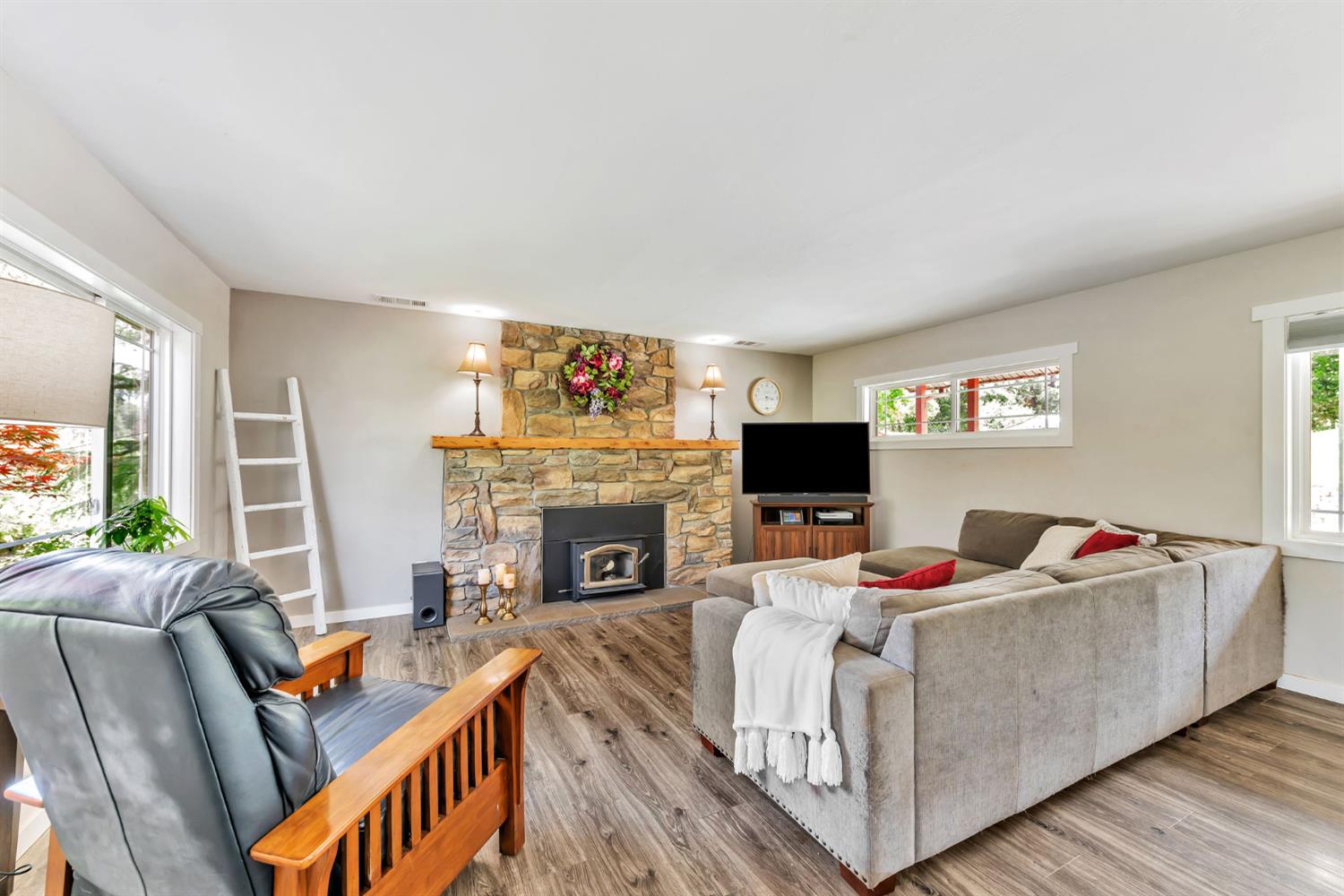 Detail Gallery Image 3 of 41 For 22175 Placer Hills Rd, Colfax,  CA 95713 - 6 Beds | 3 Baths