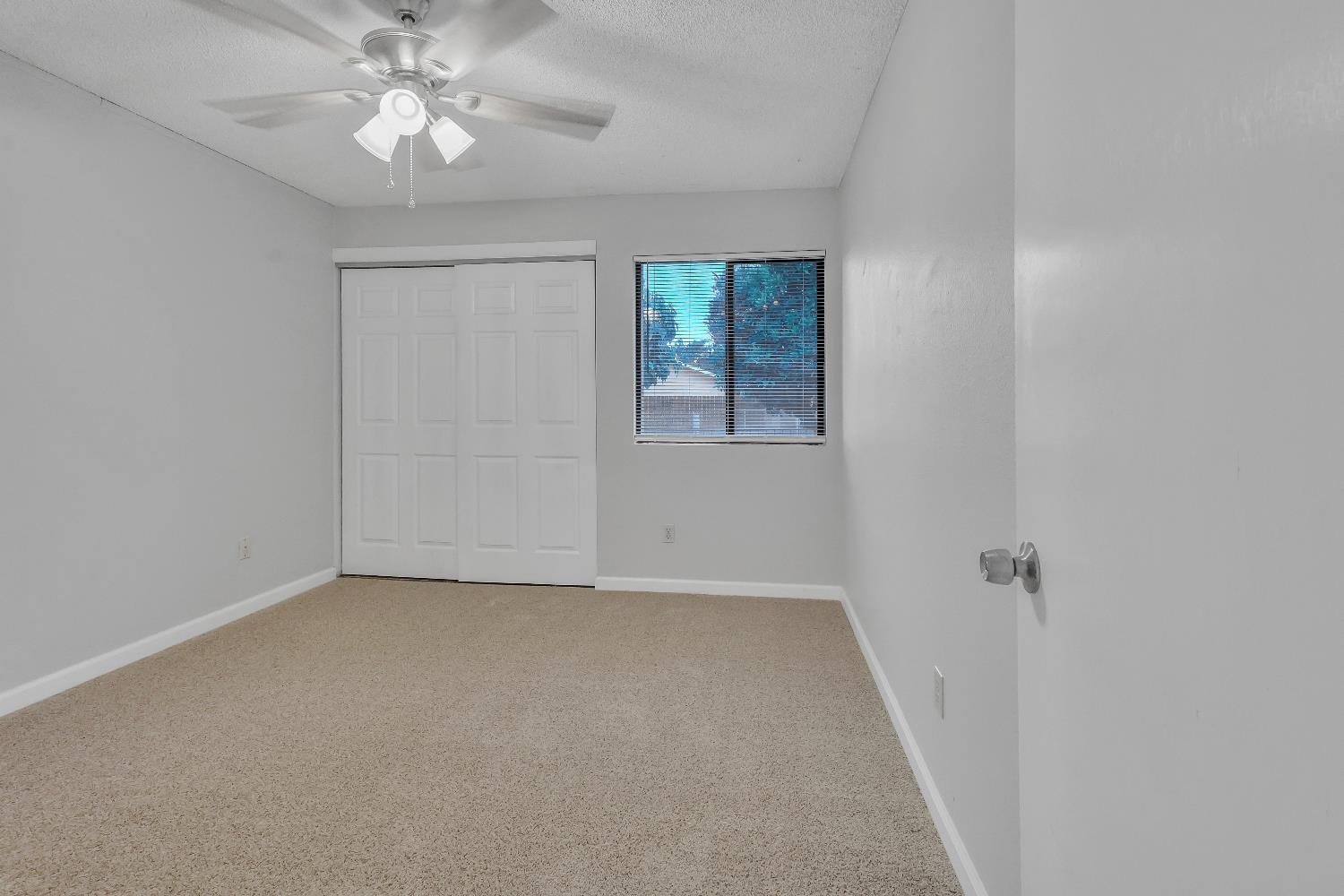 Detail Gallery Image 7 of 18 For 909 Meadowview Dr, Galt,  CA 95632 - 3 Beds | 2 Baths