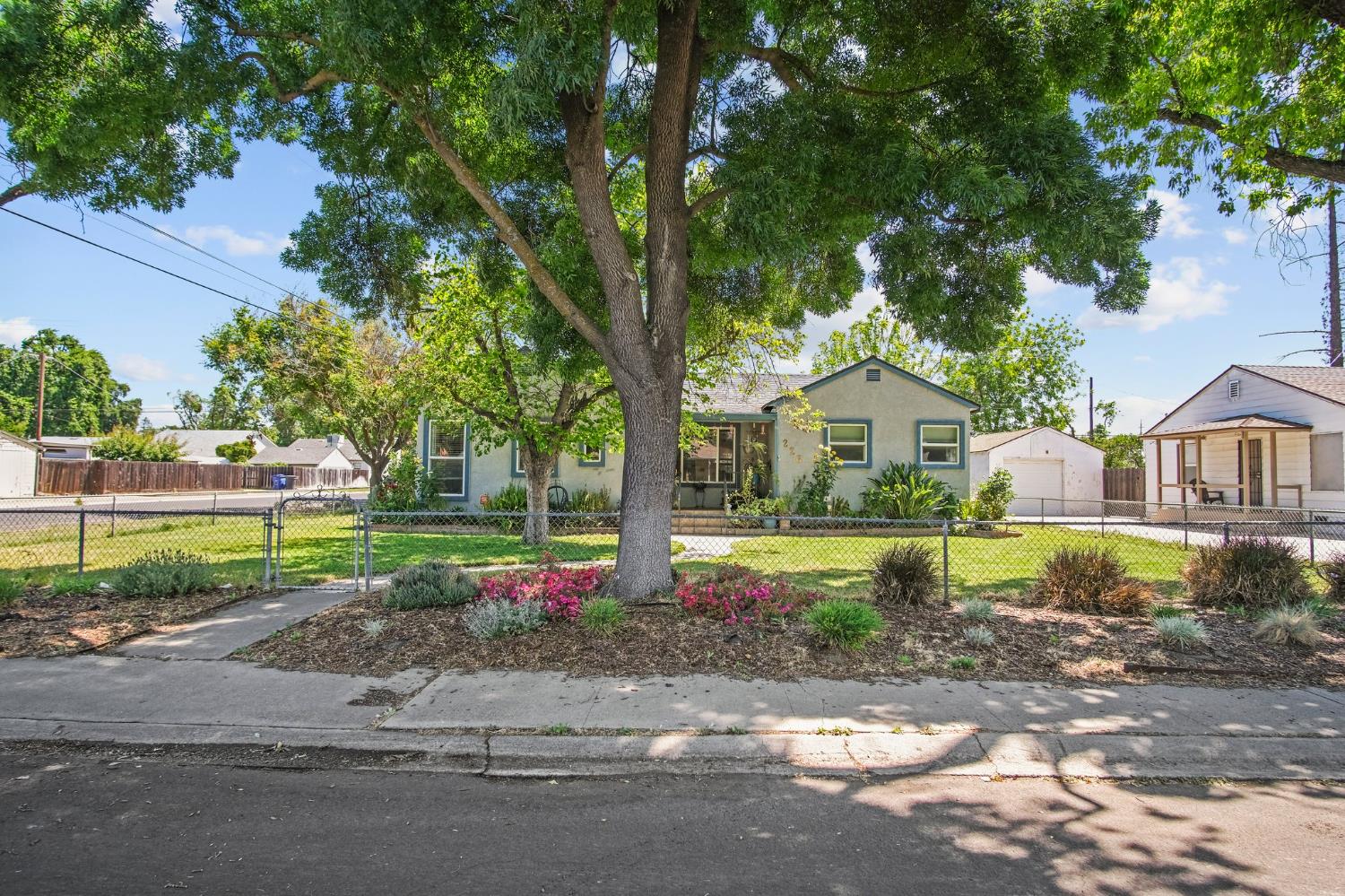 Detail Gallery Image 2 of 33 For 226 Rosina Ave, Modesto,  CA 95354 - 3 Beds | 2 Baths