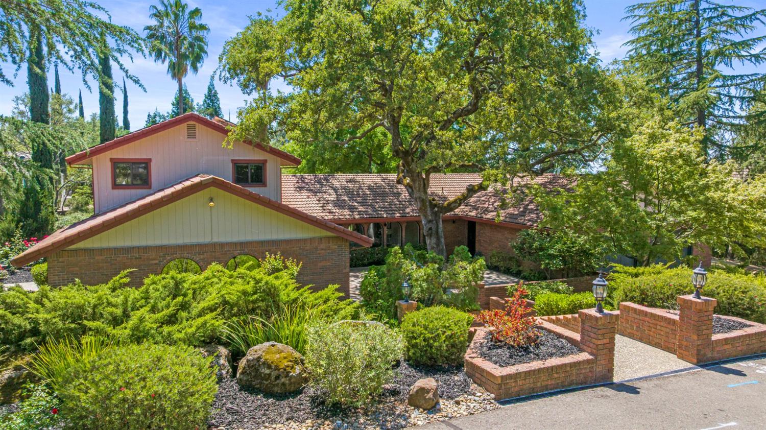 Detail Gallery Image 3 of 87 For 6127 Reservoir Ct, Granite Bay,  CA 95746 - 4 Beds | 4/1 Baths