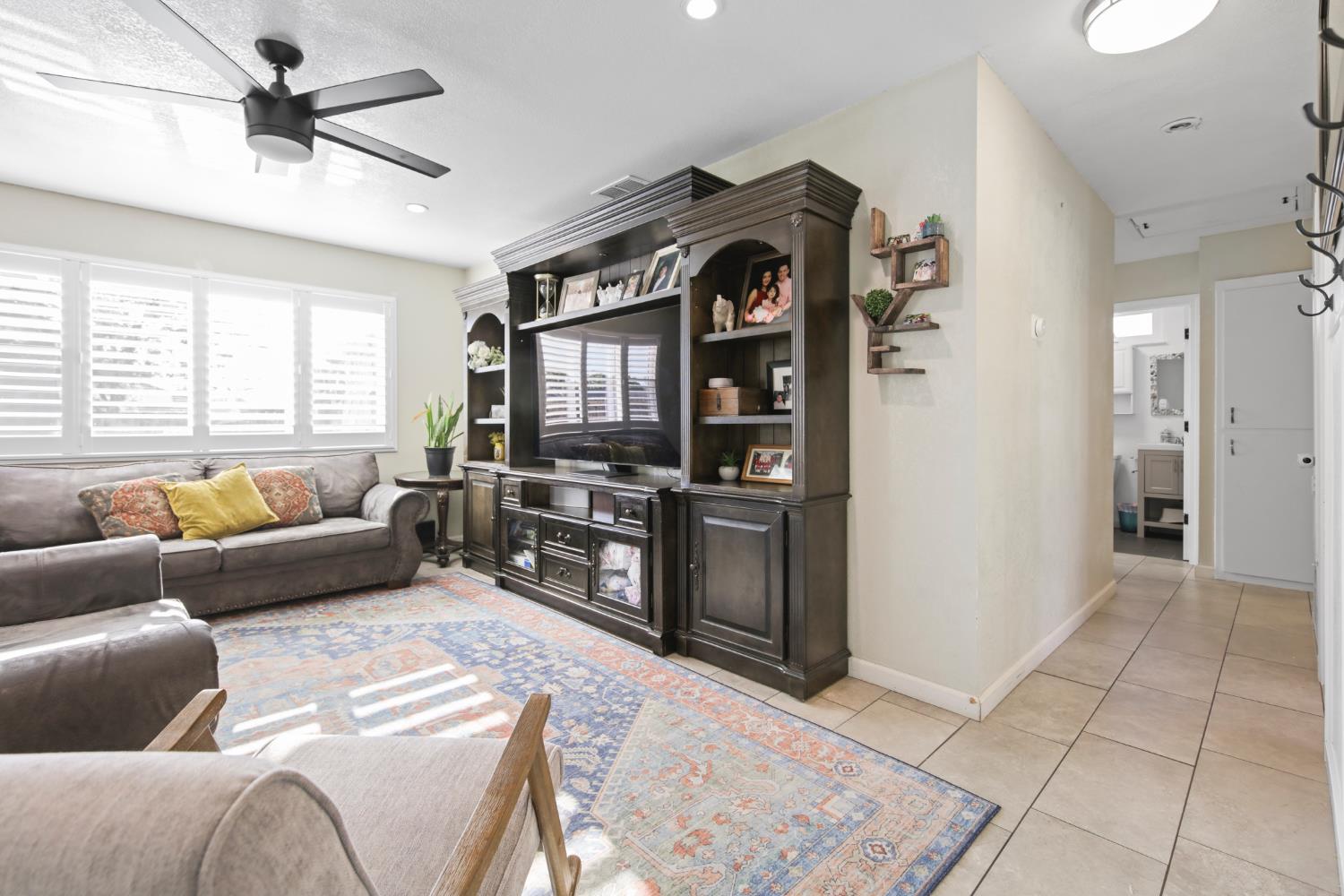 Detail Gallery Image 6 of 37 For 673 Locust Ave, Manteca,  CA 95337 - 3 Beds | 2 Baths
