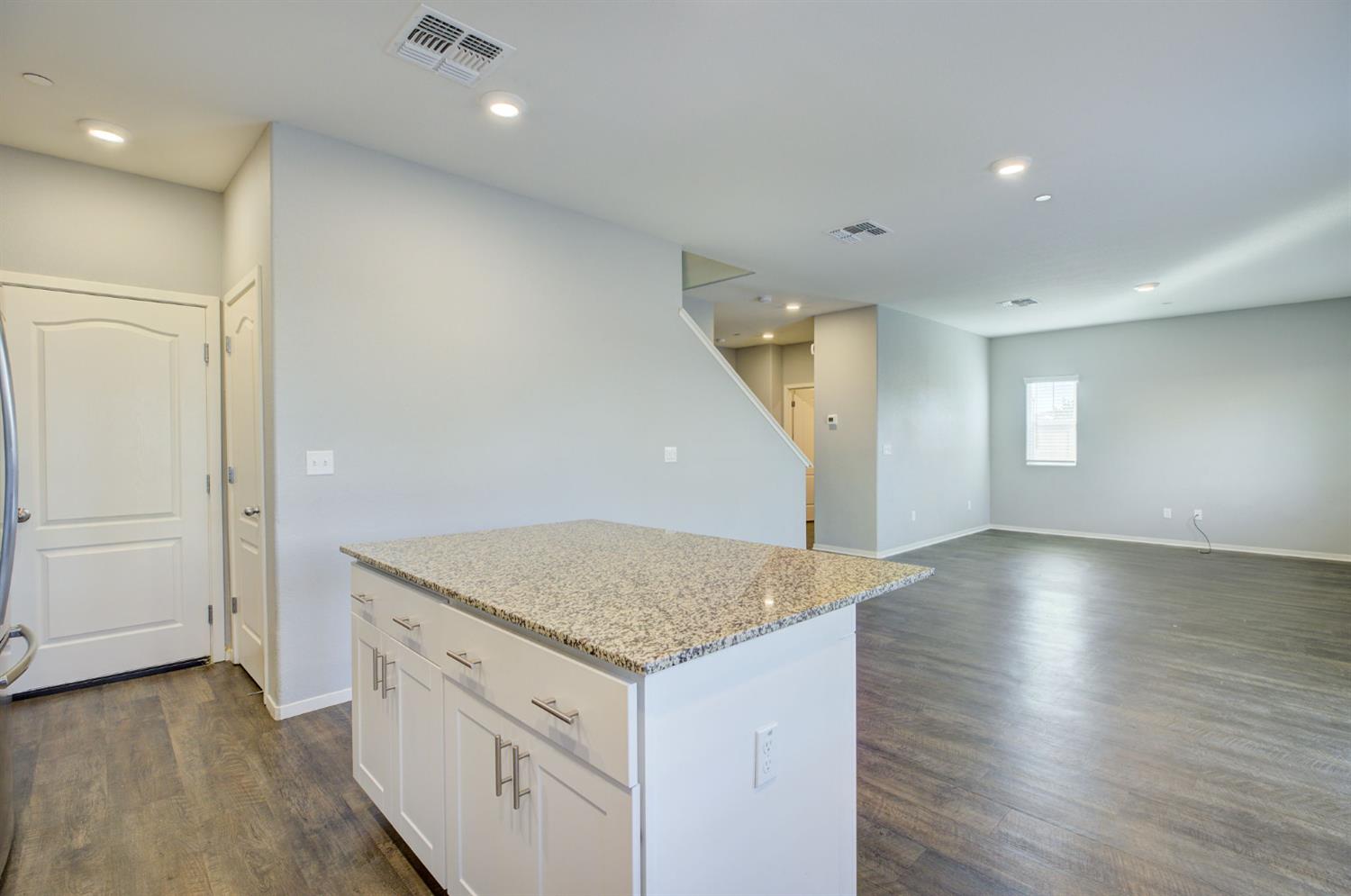 Emerald Park Lane, Roseville, California image 9