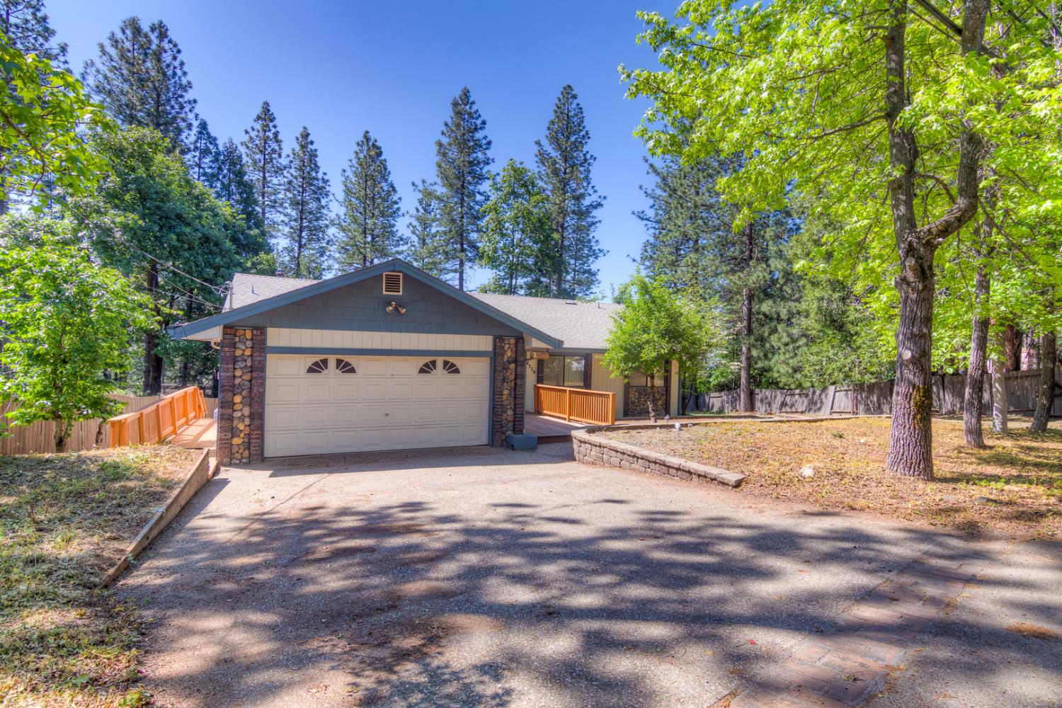 Detail Gallery Image 1 of 32 For 4770 Pony Express Trl, Camino,  CA 95709 - 3 Beds | 2/1 Baths