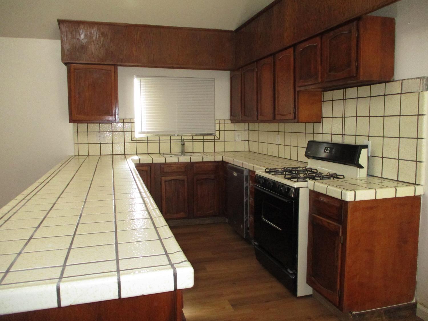 Detail Gallery Image 2 of 9 For 4733 E Main St, Stockton,  CA 95215 - 3 Beds | 2 Baths