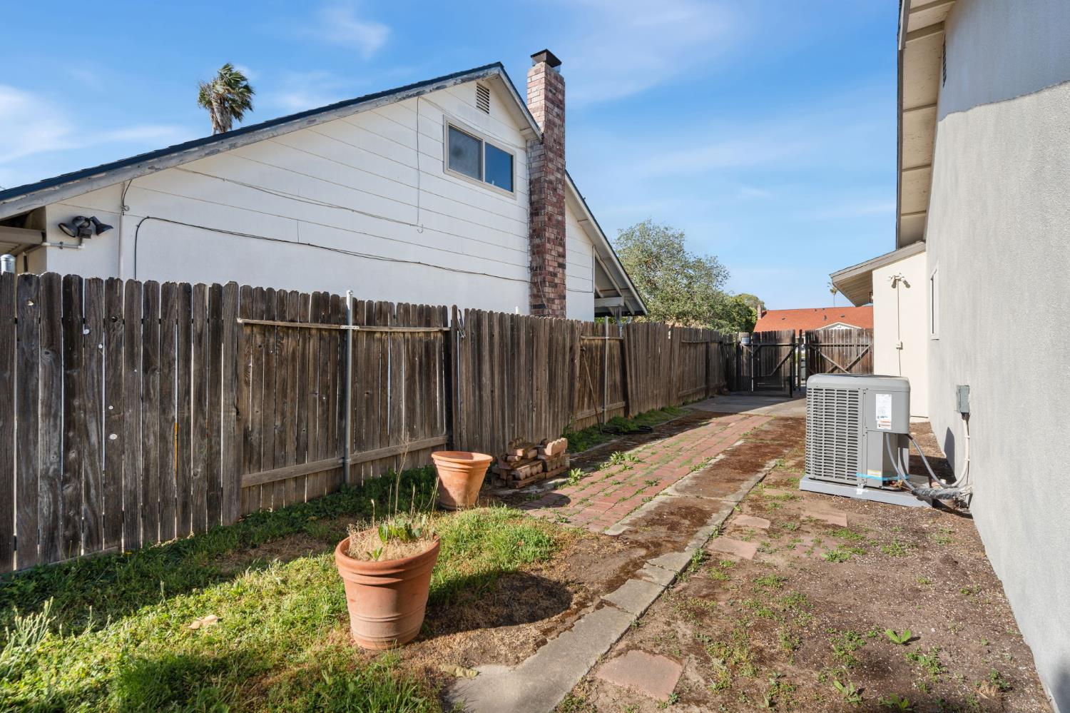 Detail Gallery Image 25 of 25 For 8046 Center Pkwy, Sacramento,  CA 95823 - 3 Beds | 2 Baths