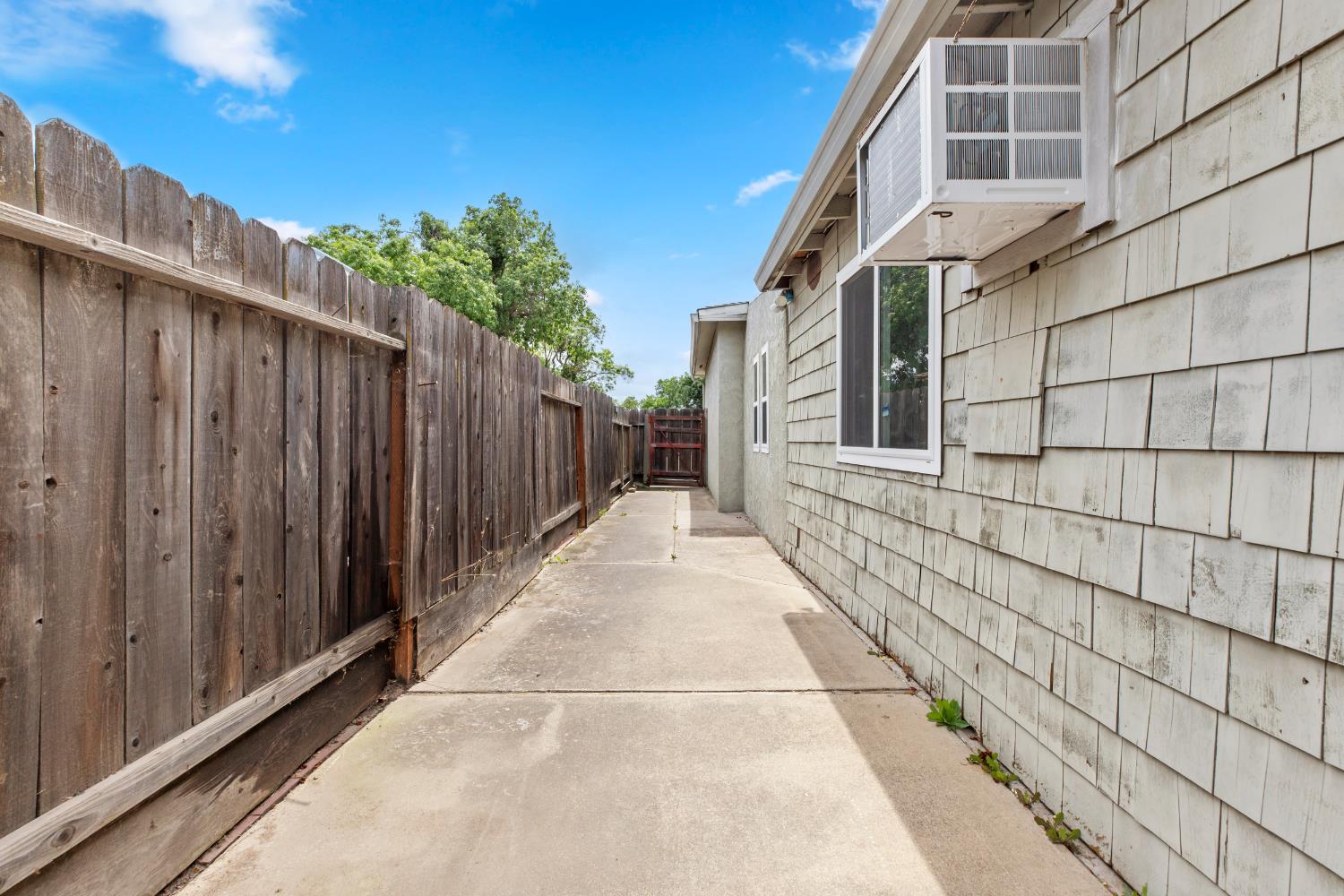 Detail Gallery Image 35 of 43 For 2037 Wally Ct, Modesto,  CA 95350 - 3 Beds | 3 Baths