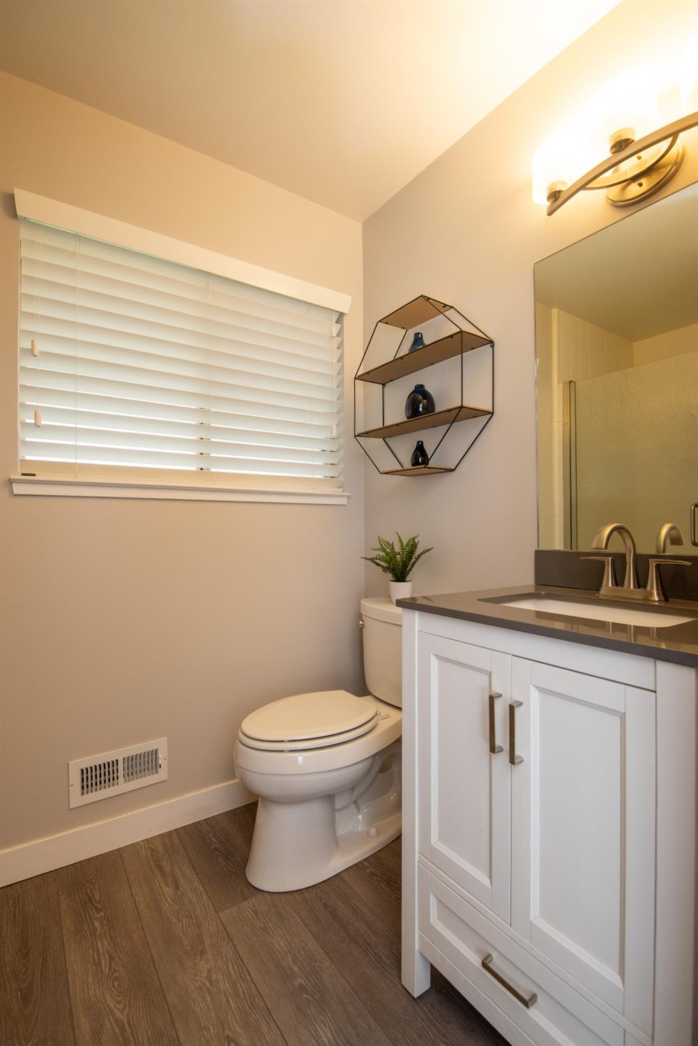 Detail Gallery Image 28 of 56 For 710 Leveland, Modesto,  CA 95350 - 5 Beds | 3 Baths