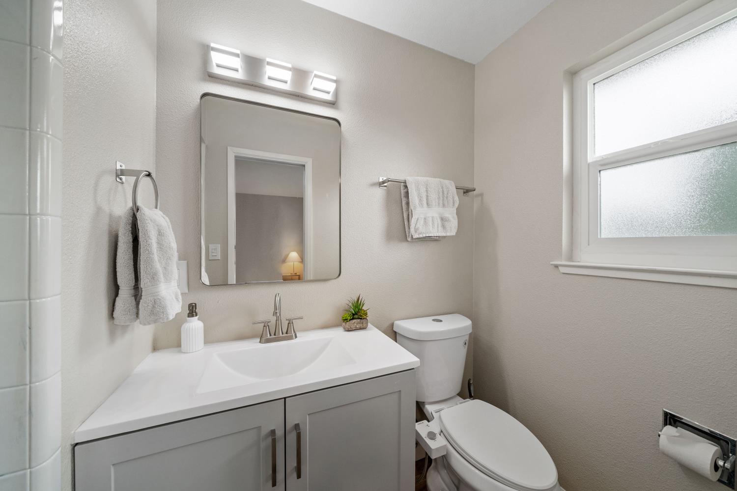Detail Gallery Image 23 of 31 For 7037 Wilshire Cir, Sacramento,  CA 95822 - 3 Beds | 2 Baths