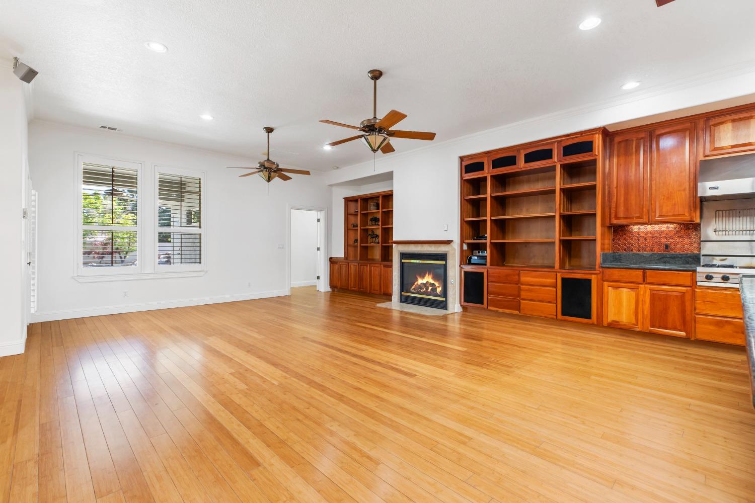 Detail Gallery Image 41 of 77 For 5000 Peach Blossom Ln, Oakdale,  CA 95361 - 5 Beds | 3/1 Baths