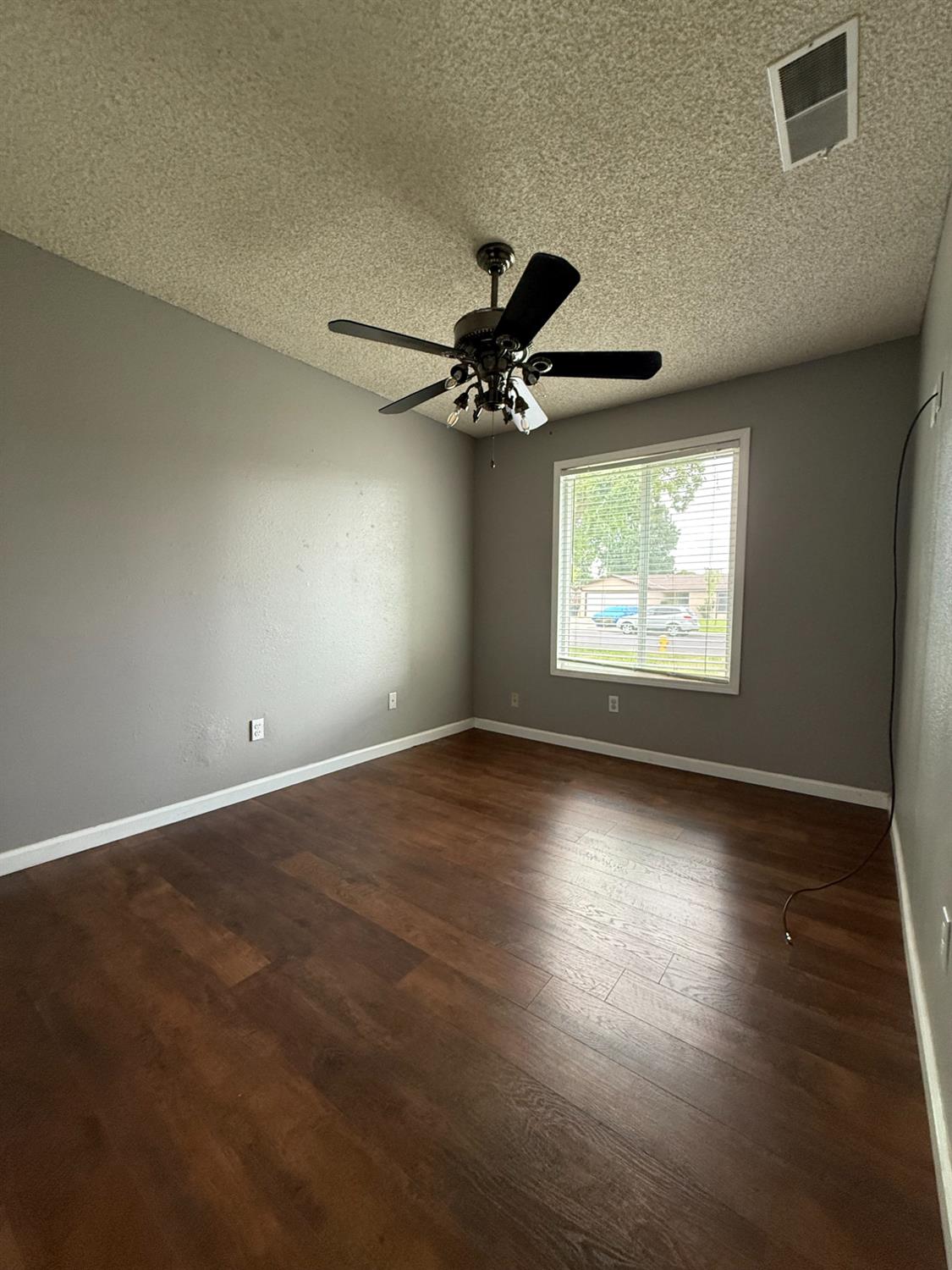 Detail Gallery Image 6 of 10 For 508 Mary Todd Ln, Modesto,  CA 95354 - 4 Beds | 2 Baths