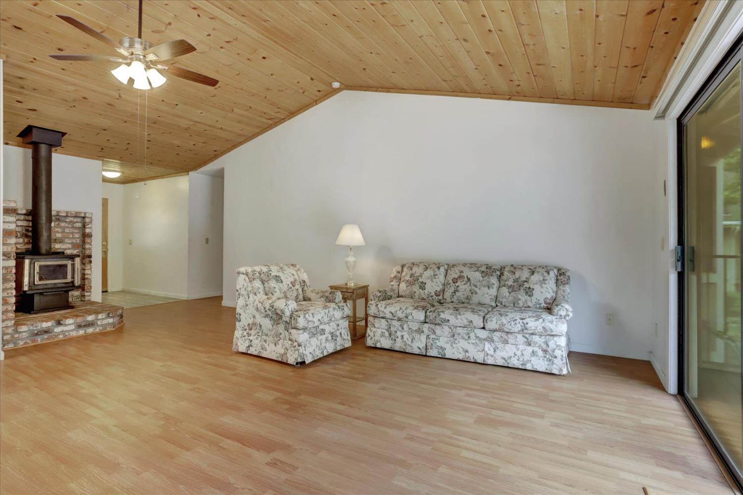 Detail Gallery Image 7 of 59 For 12300 Lake Wildwood Dr, Penn Valley,  CA 95946 - 3 Beds | 2 Baths