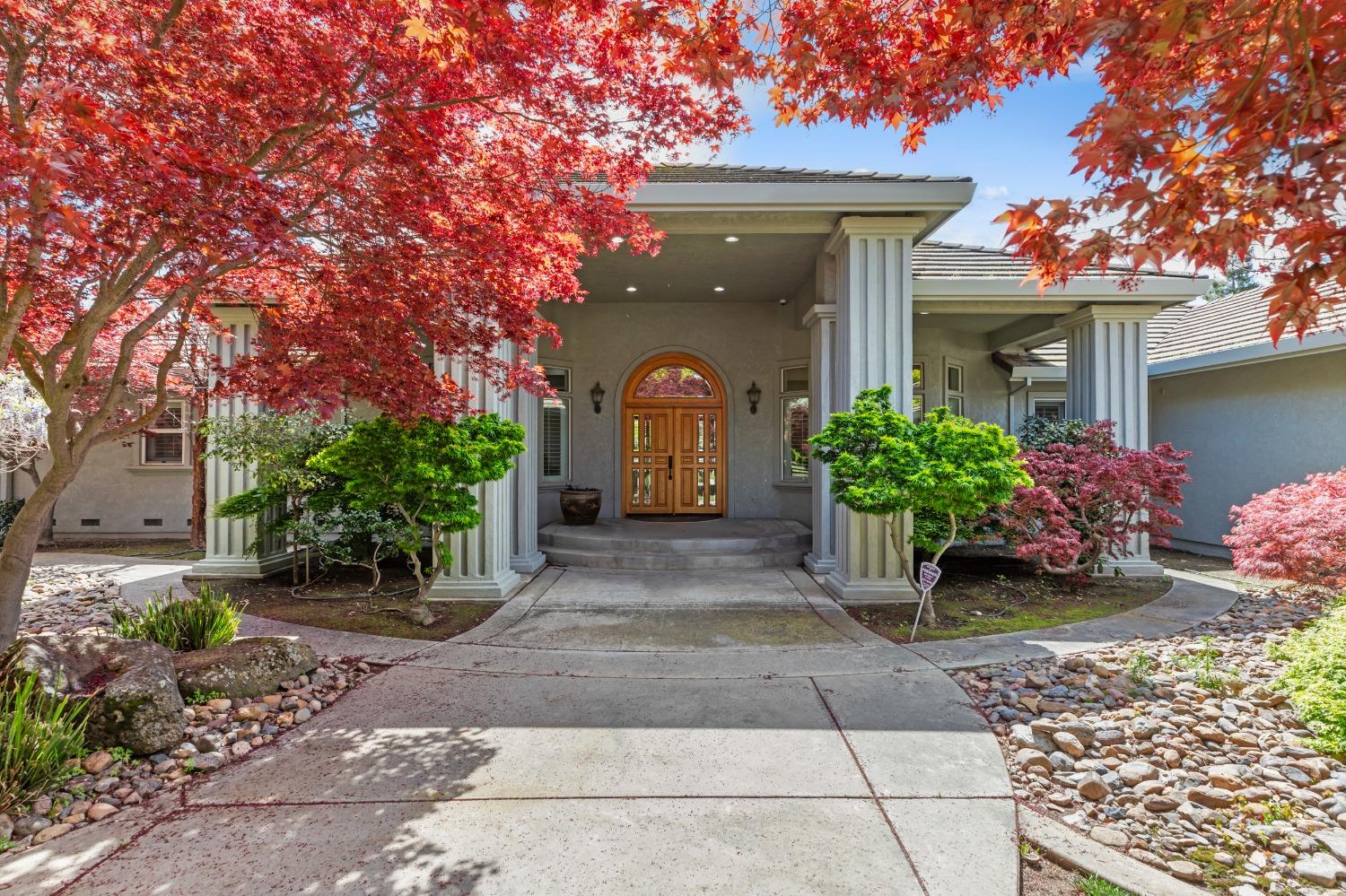 Detail Gallery Image 1 of 77 For 5000 Peach Blossom Ln, Oakdale,  CA 95361 - 5 Beds | 3/1 Baths