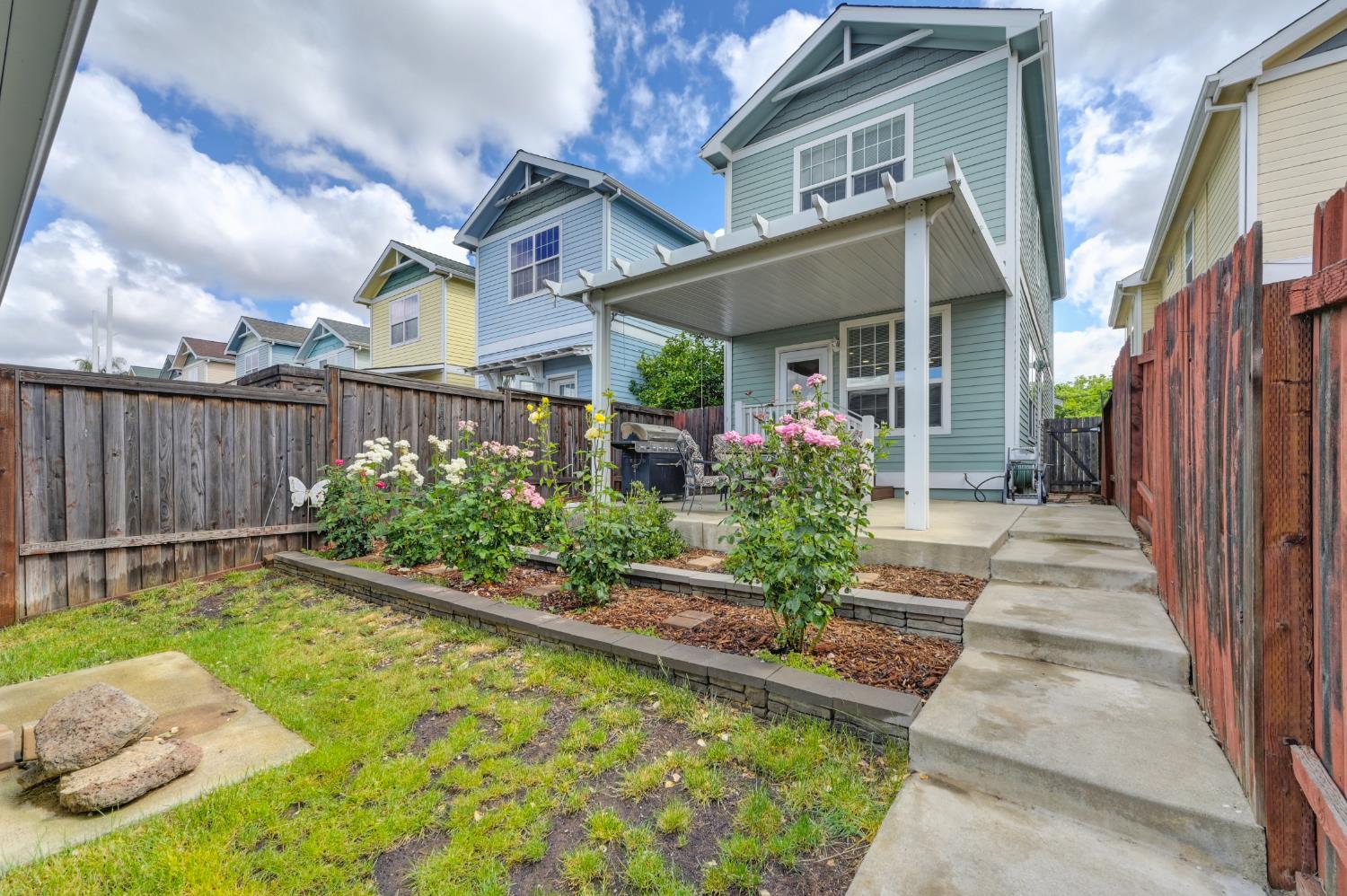 Detail Gallery Image 36 of 37 For 105 Hickory St, Roseville,  CA 95678 - 3 Beds | 2/1 Baths
