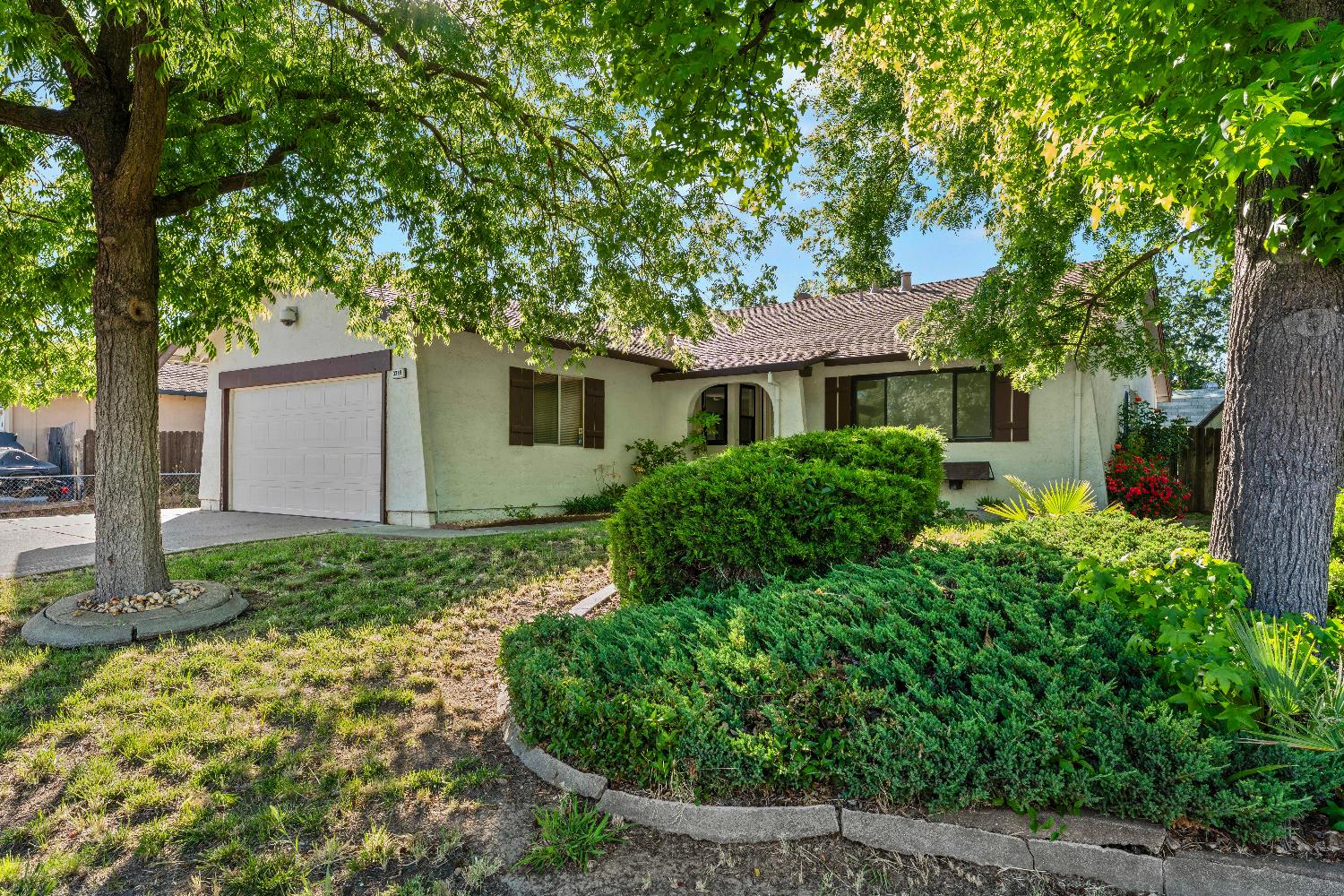 Detail Gallery Image 2 of 38 For 3349 Irvindale Way, Antelope,  CA 95843 - 3 Beds | 2 Baths