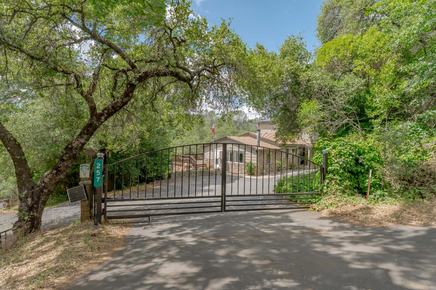 Detail Gallery Image 2 of 63 For 257 Cheyenne Ln, Auburn,  CA 95603 - 3 Beds | 3 Baths
