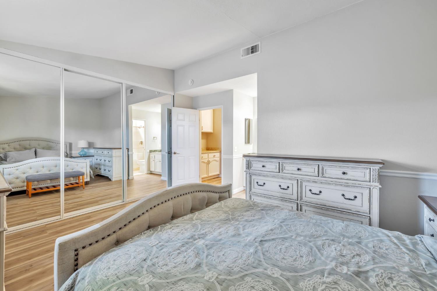 Detail Gallery Image 24 of 34 For 3203 Osuna Way, Sacramento,  CA 95833 - 3 Beds | 2 Baths