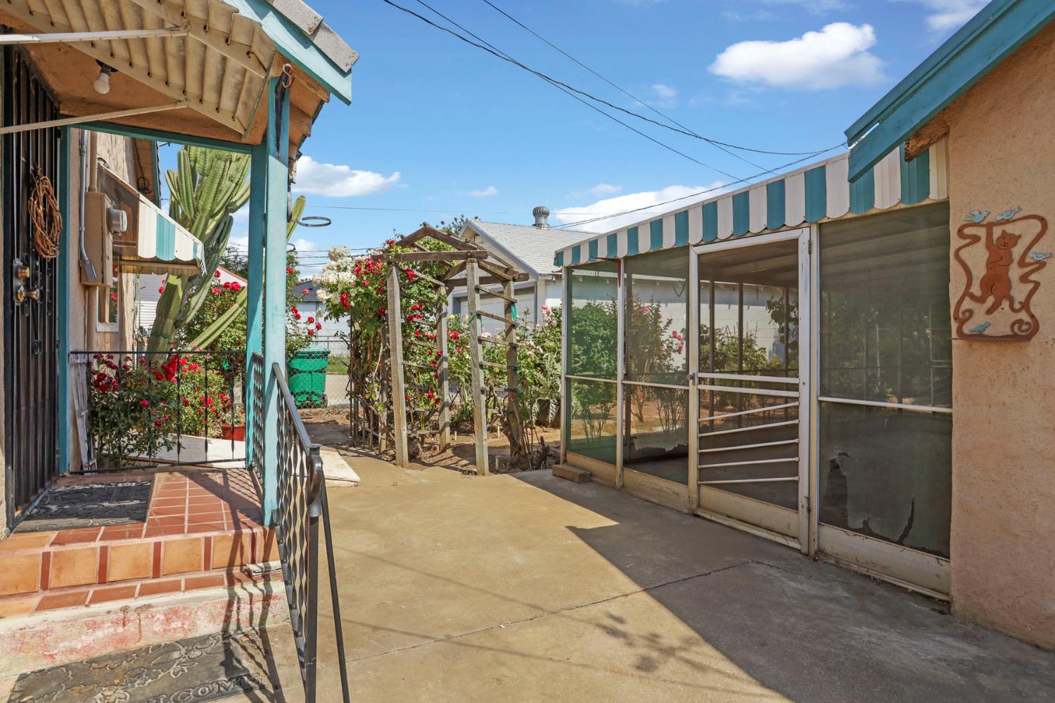 Detail Gallery Image 18 of 39 For 304 E Tokay St, Lodi,  CA 95240 - 2 Beds | 2 Baths