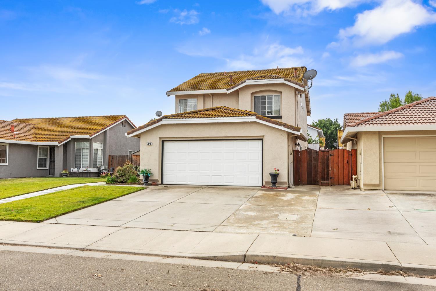Detail Gallery Image 2 of 39 For 34 James Ct, Tracy,  CA 95376 - 3 Beds | 3 Baths