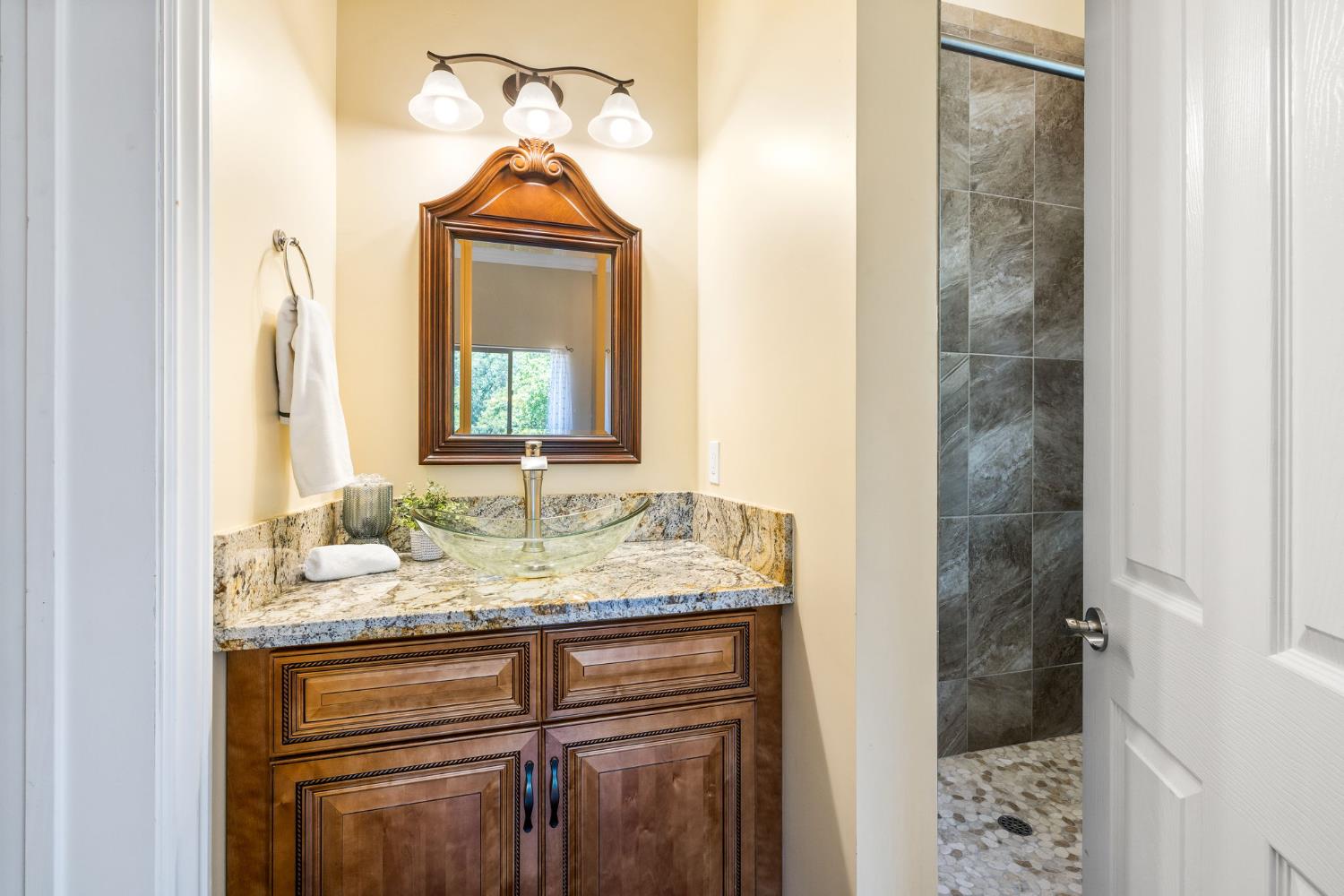 Detail Gallery Image 67 of 98 For 5521 Monte Claire Ln, Loomis,  CA 95650 - 6 Beds | 6/1 Baths