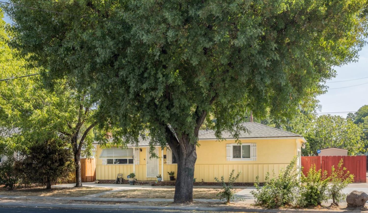 Detail Gallery Image 2 of 13 For 1804 Carver Rd, Modesto,  CA 95350 - 3 Beds | 2 Baths