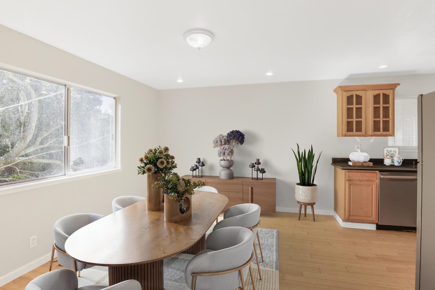 Detail Gallery Image 7 of 34 For 9214 Golf Links Rd, Oakland,  CA 94605 - 3 Beds | 2 Baths